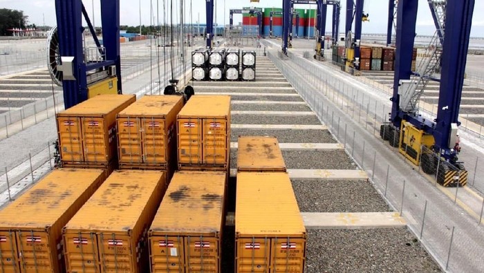 PT Pelabuhan Indonesia I (Persero) atau Pelindo I melakukan uji coba pengoperasian Terminal Petikemas Kuala Tanjung Multipurpose Terminal, Selasa (27/11/2018).
