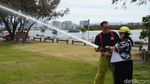 Foto: Beda Nih, Wisata Jadi Pemadam Kebakaran di Australia