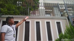 Polisi Gelar Olah TKP di Kediaman Angel Lelga