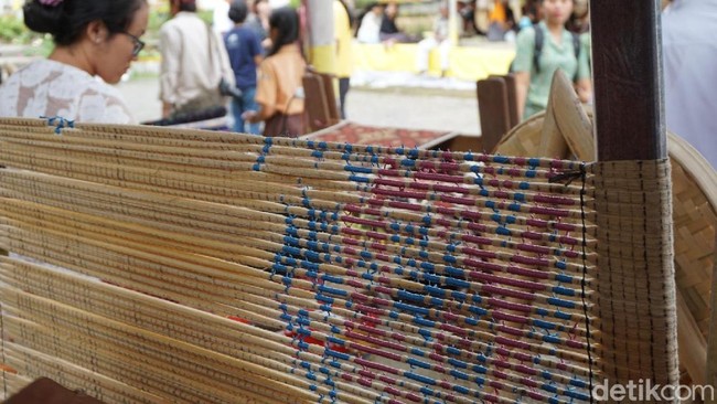 Ratusan Pelaku Industri Tenun Tradisional Gulung Tikar