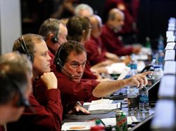 Pendaratan Robot InSight di Mars Disambut Sorak dan Tangis