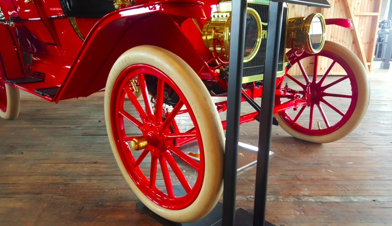 Ford Model T Pakai Ban Warna Putih. Foto: Istimewa Ford Model T Pakai Ban Warna Putih. Foto: Istimewa