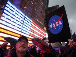 Pendaratan Robot InSight di Mars Disambut Sorak dan Tangis