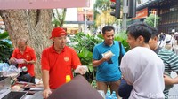 Kami diberi tahu guide jajanan yang bernama Traditional & Wafer Ice Cream Uncle Chieng itu telah naik harganya. Semula SGD 1 menjadi SGD 1,2 atau setara Rp 12.650 (Masaul/detikTravel)