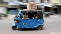 Barang-barang itu pun dibawa sopir bajaj ke sejumlah daerah di Jakarta, Bekasi, bahkan hingga Bogor.
