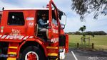 Foto: Beda Nih, Wisata Jadi Pemadam Kebakaran di Australia