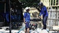 Pemerintah Kota Administrasi Jakarta Utara pun turun tangan untuk mengatasi banjir rob tersebut. Pemkot Jakarta Utara telah menyiapkan 31 rumah pompa dan pompa mobile untuk menangani banjir rob di kawasan tersebut.