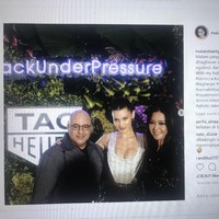 Dengan gaya seksinya ini, Bella Hadid juga berpose dengan Maia Estianty, yang saat itu turut hadir bersama suaminya bos Time International, Irwan Mussry. Foto: Instagram