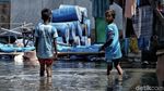 Banjir Rob Rendam Pemukiman Nelayan di Muara Angke