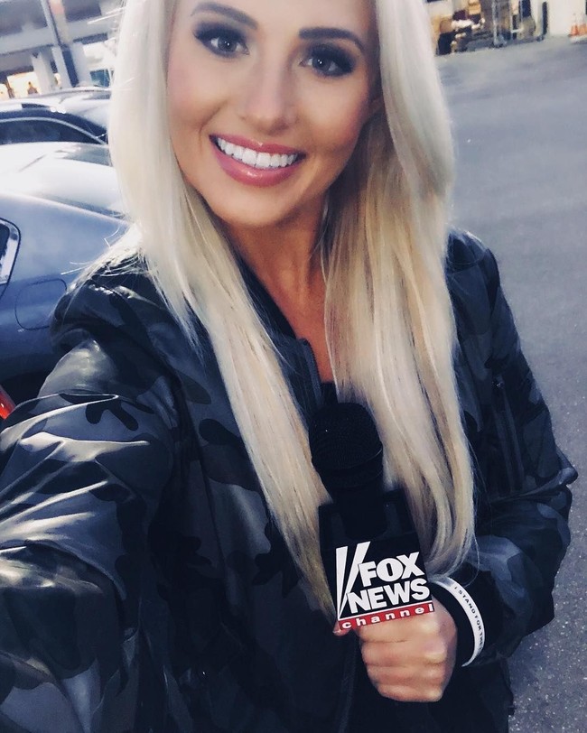 Sejak bergabung dengan Fox News pada Agustus 2017, Tomi Lahren langsung dikenali sebagai sosok presenter berita yang sering mengeluarkan pernyataan rasis. Foto: Instagram @tomilahren