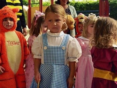 6 Foto Masa Kecil Bella Hadid yang Cantik dan Imut