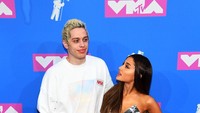 Namun Ariana memutuskan untuk berpisah dari Pete setelah dirinya menemukan bukti yang diduga membuat Mac Miller depresi sebelum memutuskan bunuh diri. Theo Wargo/Getty Images
