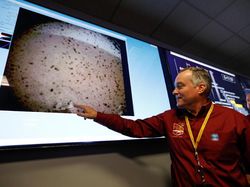 Pendaratan Robot InSight di Mars Disambut Sorak dan Tangis