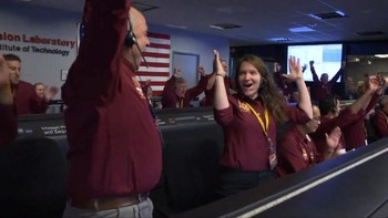 Sorak sorai dari para kru di Bumi tak tertahankan. Foto: Reuters