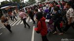 JPO Direvitalisasi, Warga Gunakan Pelican Crossing