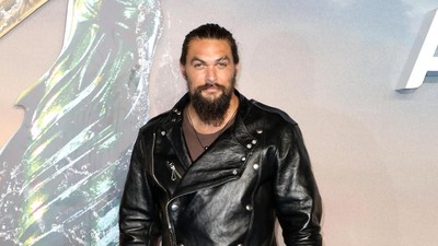 Gaya Biker Jason Momoa di World Premier Aquaman