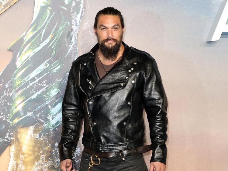 Gaya Biker Jason Momoa di World Premier Aquaman