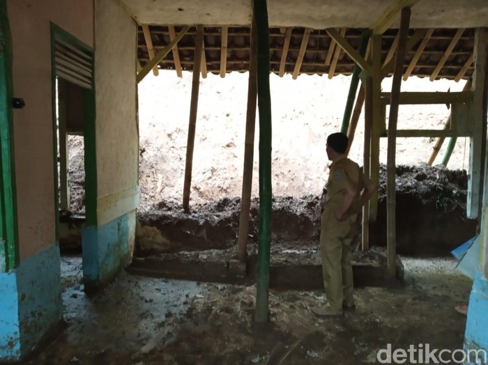 5 Rumah Rusak Diterjang Longsor di Ciamis