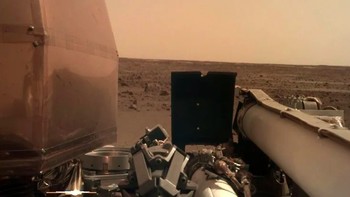Ini juga merupakan salah satu gambar pertama kiriman InSight yang memperlihatkan kondisi planet Mars. (Foto:NASA/JPL-Caltech)