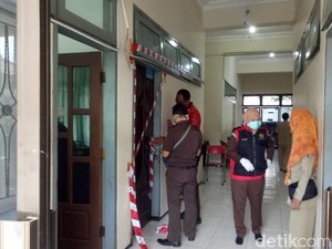 Kejari Geledah Kantor Inspektorat Bojonegoro