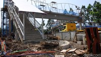 Fisik JPO Jalan Tubagus Angke yang tengah dibangun.