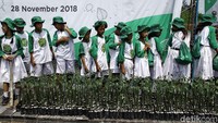 Penanaman 100.000 mangrove ini dilakukan dalam rangka memperingati Hari Menanam Pohon Indonesia (HMPI).