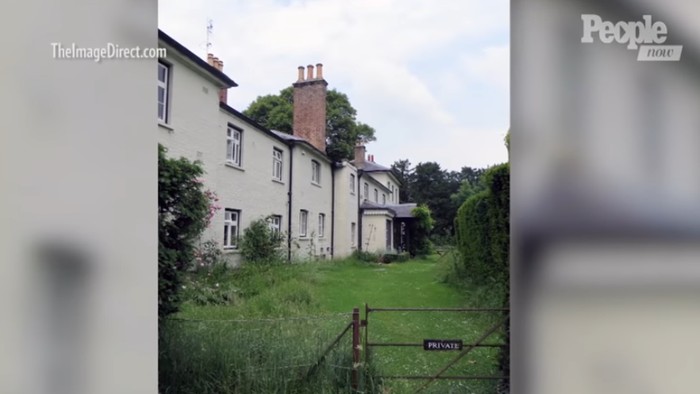 Meghan Markle dan Pangeran Harry akan pindah rumah ke Frogmore Cottage. Foto: Screenshot YouTube/People TV Meghan Markle dan Pangeran Harry akan pindah rumah ke Frogmore Cottage. Foto: Screenshot YouTube/People TV
