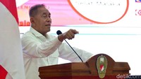 Menhan mengingatkan bahwa kepentingan strategis pembangunan konsep pertahanan tidak lepas dari kepentingan nasional yaitu menjaga keselamatan bangsa, menjaga kedaulatan negara serta menjaga integritas territorial NKRI serta netralitas TNI jelang Pemilu 2019. Pool/Kemenhan.