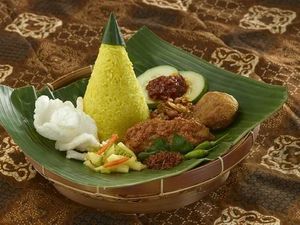 Cara Membuat Nasi Kuning Spesial dan Gurih