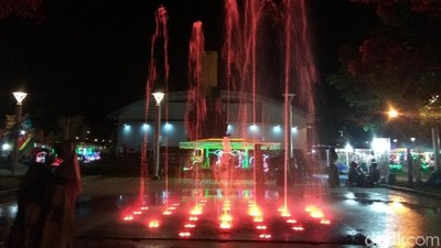 Foto: Air Mancur Baru Banda Aceh yang Instagramable di Malam Hari