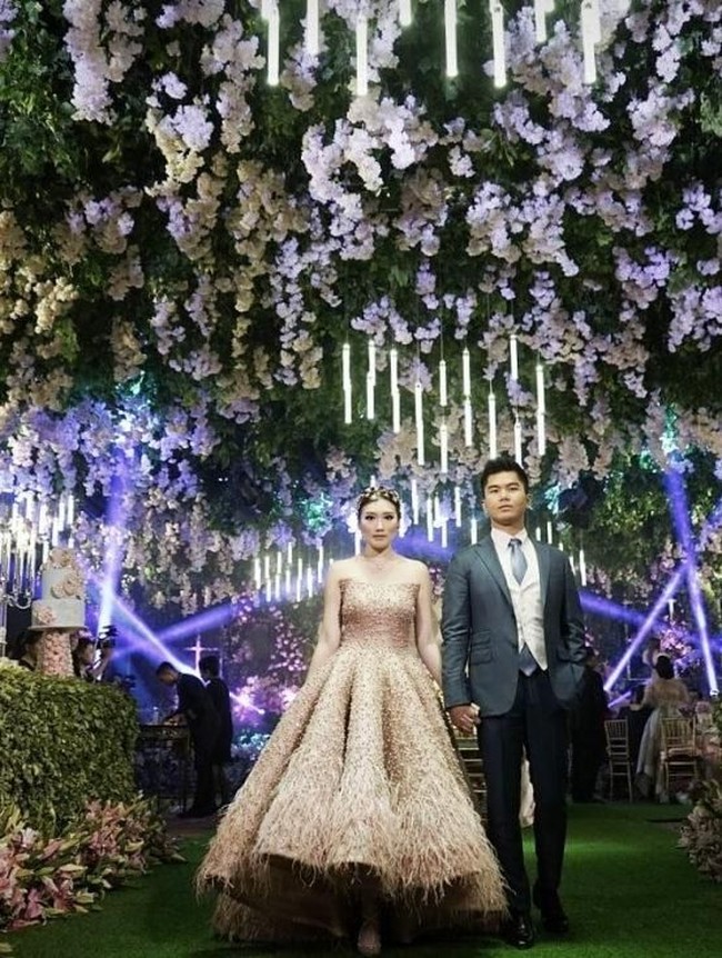 Sebelum pesta pertunangan tersebut, Jusup dan Clarissa juga sudah melakukan sesi foto prewedding di lima benua. Berkeliling dunia untuk foto, keduanya mengakhirinya di Macau pada Mei dengan prosesi lamaran pada Clarissa. (Foto: Instagram)