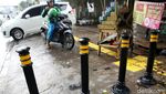 Potret Bollard yang Terpasang di Trotoar Jakarta