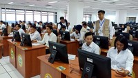Para atlet tersebut menjalani salah satu dari rangkaian tes masuk CPNS; computer asisted test, yang seharusnya diikuti 96 atlet. Istimewa/Dok. PBSI.