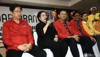 Megawati sempat memberi wejangan ke calon jagoannya itu, sembari sedikit bercanda soal jas merah Ahok.