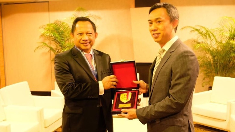 Kapolri Ajak Singapura Tingkatkan Kerja Sama Tanggulangi Terorisme Kapolri Ajak Singapura Tingkatkan Kerja Sama Tanggulangi Terorisme