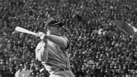 Lou Gehrig adalah pemain baseball gemilang di masanya. Pemain dengan julukan The Iron Horse, mulai merasakan ada yang salah dengan permainannya di tahun 1938 dan benar saja, ia terdiagnosis ALS. Ia pun memutuskan pensiun pada 1939 dan meninggal dunia dua tahun kemudian karena komplikasi. Foto: Getty Images