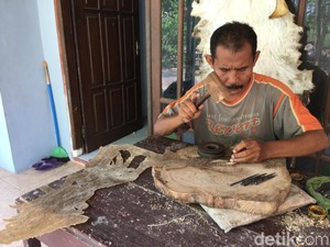 Jenuh Ikut Orang, Hartono Bikin Wayang Kulit Sendiri Beromzet Jutaan
