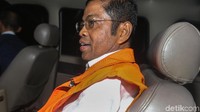 Eni diduga menerima duit Rp 4,8 miliar dari pengusaha Johannes B Kotjo, yang juga ditetapkan sebagai tersangka. Kotjo merupakan pemegang saham Blackgold Natural Resources Ltd, yang menjadi salah satu konsorsium di proyek PLTU Riau-1. Dalam perjalanan penyidikan, KPK menetapkan Idrus Marham sebagai tersangka. KPK menduga eks Sekjen Partai Golkar itu menerima janji USD 1,5 juta terkait kasus ini.