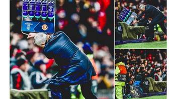 Begini angle lain dari perayaan gol bantin botol Jose Mourinho. (Foto: Internet/Twitter)