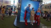 Kamu juga bisa foto bareng dengan para superhero ini. Ada semacam booth tempat kalian bisa foto dengan mereka, tapi antre ya! (Melisa/detikTravel)