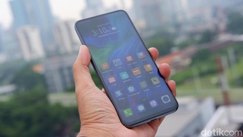 Honor Magic 2 membawa sidik jari di bawah layar. Foto: Adi Fida Rahman/detikINET