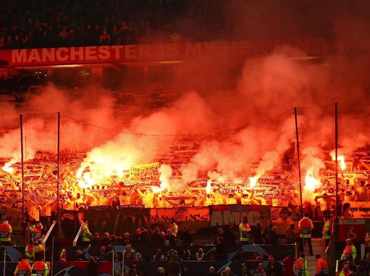 Nyali Besar Pendukung Young Boys di Old Trafford