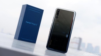 Ponsel ini mulai dipasarkan 6 November lalu dengan harga mulai dari Rp 8,3 juta. Foto: Adi Fida Rahman/detikINET