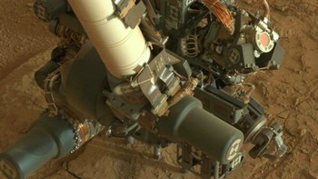 Medan magnet di Mars mendadak lenyap sekitar 4 miliar tahun lampau. Kemungkinan, lenyapnya medan magnet ini karena tubrukan asteroid terus menerus yang disebut Heavy Bombardment. Foto: NASA