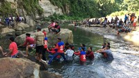 Kedua korban itu kini belum bisa dievakuasi karena beratnya material batu.