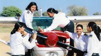 Sekarang perempuan India bisa belajar di lembaga penerbangan manapun di India. Tetapi Banasthali Vidyapith menjadi institusi utama yang berada di garis depan pendidikan perempuan di India. (Banasthali Vidyapith)