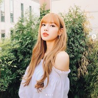 Nomor dua ditempati Lalisa Manoban asal Thailand. Lisa yang merupakan personel girlband Korea Selatan BLACKPINK, mendapat perolehan 246.980. Foto: Dok. Instagram/lalalalisa_m