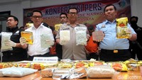 Direktorat Resese Narkoba Polda Metro Jaya berhasil mengamankan 43 ribu butir ekstasi dan 50 kg sabu yang akan diselundupkan ke Indonesia, Jakarta, Rabu (28/11/2018).