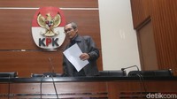 Pengumuman penetapan tersangka disampaikan oleh Wakil Ketua KPK Alexander Marwata dalam jumpa pers di gedung KPK, Jl Kuningan Persada, Jaksel, Rabu (28/11/2018).