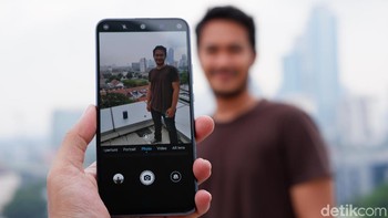 Masing-masing meliputi kamera RGB 16 MP dengan aperture f/1.8, kamera monochrome 24 MP dengan aperture f/1.8 dan kamera wide-angle 16 MP dengan f/2.2.  Foto: Adi Fida Rahman/detikINET